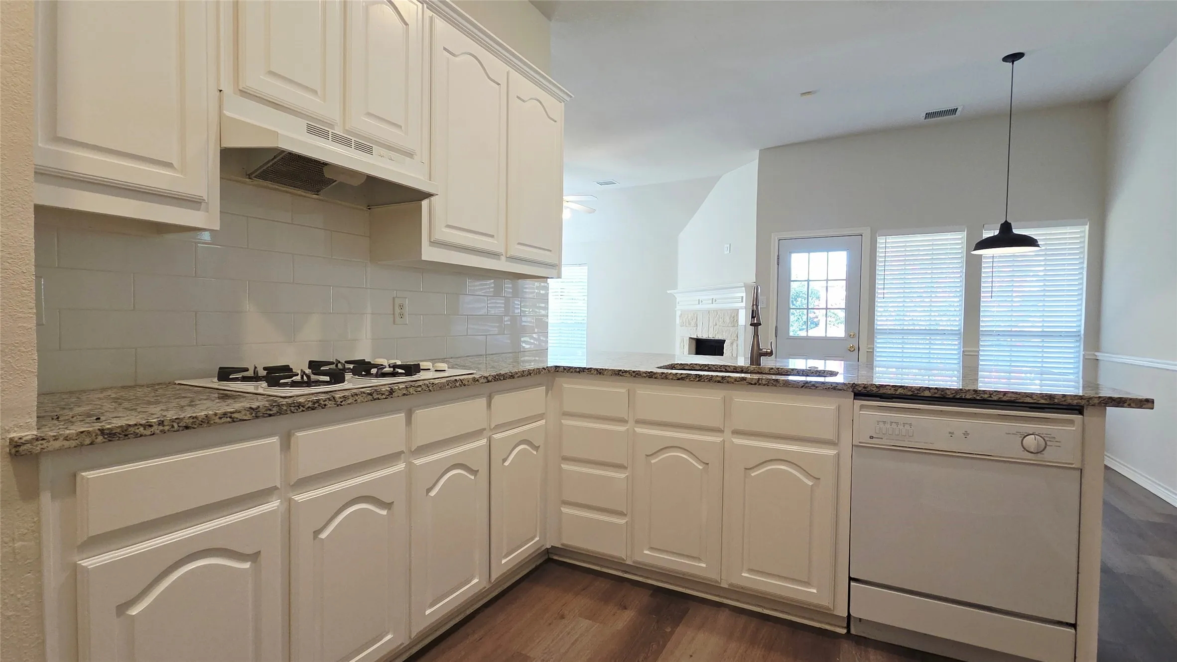 Single Family Residence For Rent in Collin County , 3305 Woodbluff Lane, Mc Kinney, Texas 75071, 3 Bedroom, 2 Bathroom, 2 Garage spaces, 1,834 Sqft, built in 1999, mls#21369351, Real Estate Agent in Mc Kinney, Homes For Rent in Collin county, Homes For Rent in Mc Kinney, Realtor in Mc Kinney Texas, Real Estate Brokerage Independent Realty Texas, Luminita Cordes Realtor