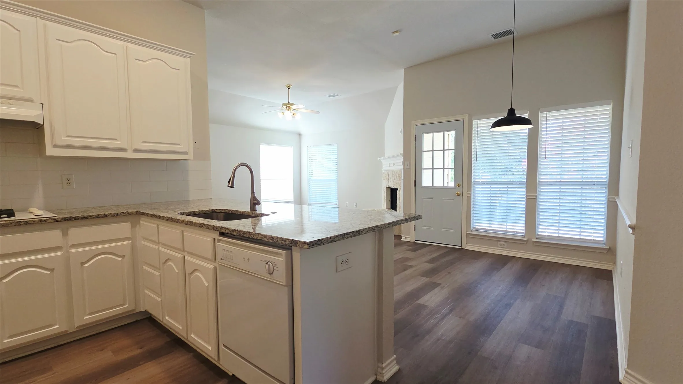 Single Family Residence For Rent in Collin County , 3305 Woodbluff Lane, Mc Kinney, Texas 75071, 3 Bedroom, 2 Bathroom, 2 Garage spaces, 1,834 Sqft, built in 1999, mls#21369351, Real Estate Agent in Mc Kinney, Homes For Rent in Collin county, Homes For Rent in Mc Kinney, Realtor in Mc Kinney Texas, Real Estate Brokerage Independent Realty Texas, Luminita Cordes Realtor