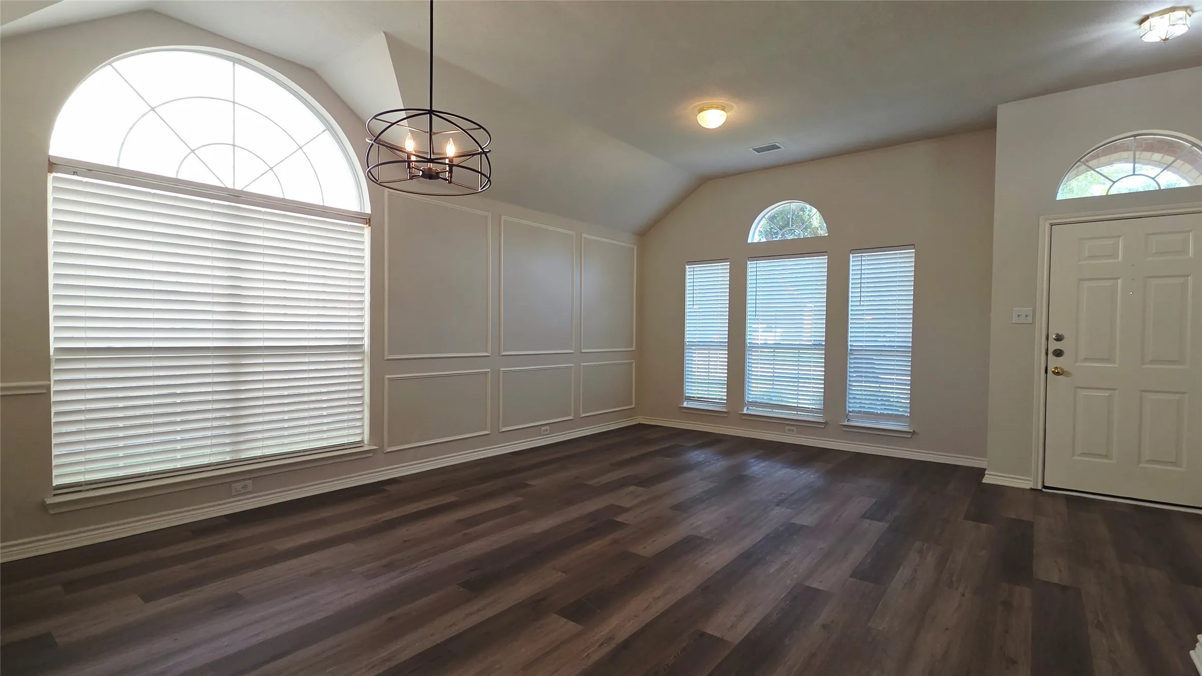 Single Family Residence For Rent in Collin County , 3305 Woodbluff Lane, Mc Kinney, Texas 75071, 3 Bedroom, 2 Bathroom, 2 Garage spaces, 1,834 Sqft, built in 1999, mls#21369351, Real Estate Agent in Mc Kinney, Homes For Rent in Collin county, Homes For Rent in Mc Kinney, Realtor in Mc Kinney Texas, Real Estate Brokerage Independent Realty Texas, Luminita Cordes Realtor