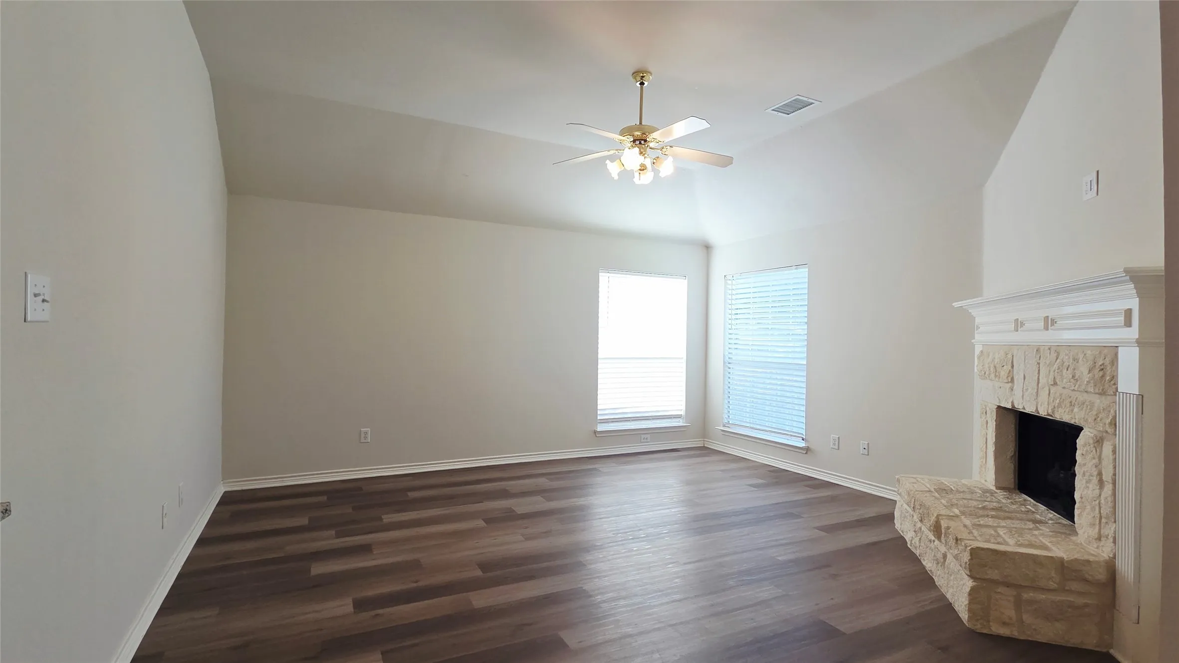Single Family Residence For Rent in Collin County , 3305 Woodbluff Lane, Mc Kinney, Texas 75071, 3 Bedroom, 2 Bathroom, 2 Garage spaces, 1,834 Sqft, built in 1999, mls#21369351, Real Estate Agent in Mc Kinney, Homes For Rent in Collin county, Homes For Rent in Mc Kinney, Realtor in Mc Kinney Texas, Real Estate Brokerage Independent Realty Texas, Luminita Cordes Realtor