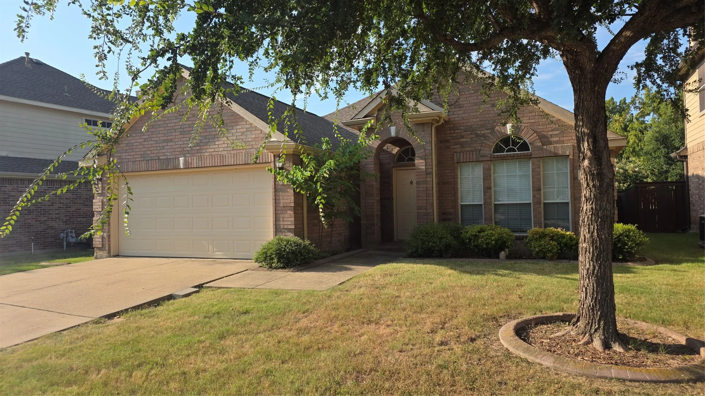 Single Family Residence For Rent in Collin County , 3305 Woodbluff Lane, Mc Kinney, Texas 75071, 3 Bedroom, 2 Bathroom, 2 Garage spaces, 1,834 Sqft, built in 1999, mls#21369351, Real Estate Agent in Mc Kinney, Homes For Rent in Collin county, Homes For Rent in Mc Kinney, Realtor in Mc Kinney Texas, Real Estate Brokerage Independent Realty Texas, Luminita Cordes Realtor