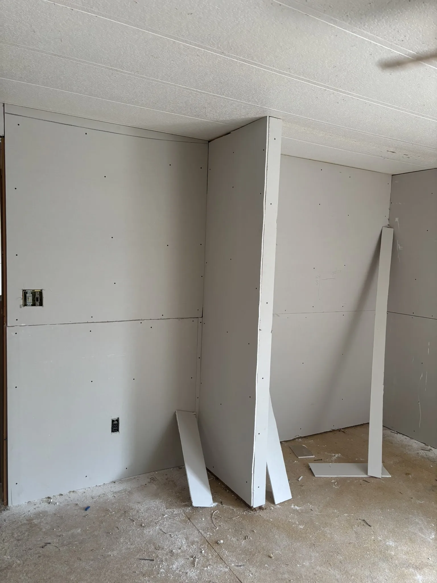 Mobile Home For Sale in Johnson County , 9601 Eagles Nest Court, Rio Vista, Texas 76093, 3 Bedroom, 2 Bathroom, 2 Garage spaces, 1,456 Sqft, built in 1984, mls#21368604, Real Estate Agent in Rio Vista, Homes For Sale in Johnson county, Homes For Sale in Rio Vista, Realtor in Rio Vista Texas, Real Estate Brokerage Independent Realty Texas, Luminita Cordes Realtor
