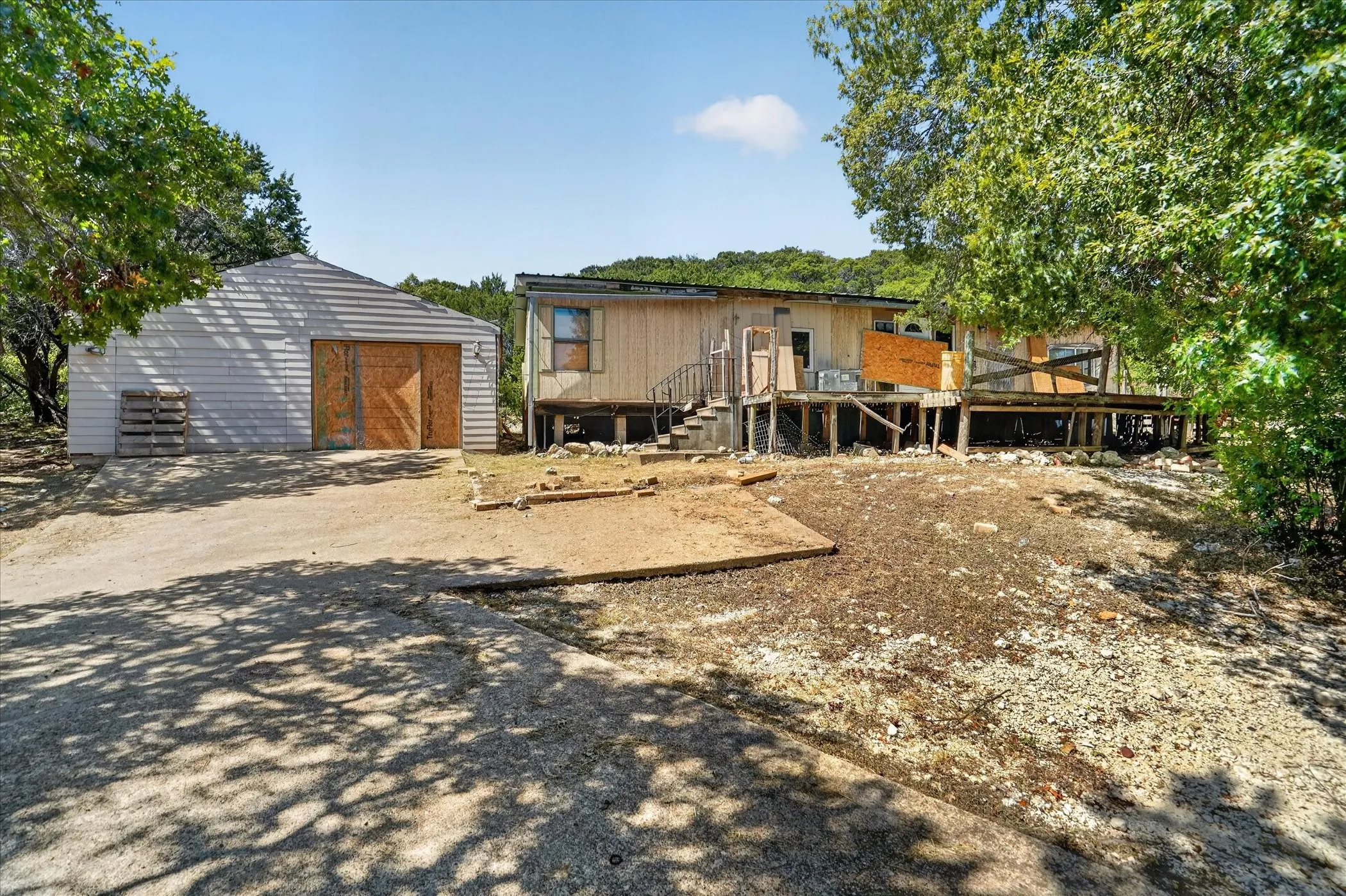 Mobile Home For Sale in Johnson County , 9601 Eagles Nest Court, Rio Vista, Texas 76093, 3 Bedroom, 2 Bathroom, 2 Garage spaces, 1,456 Sqft, built in 1984, mls#21368604, Real Estate Agent in Rio Vista, Homes For Sale in Johnson county, Homes For Sale in Rio Vista, Realtor in Rio Vista Texas, Real Estate Brokerage Independent Realty Texas, Luminita Cordes Realtor