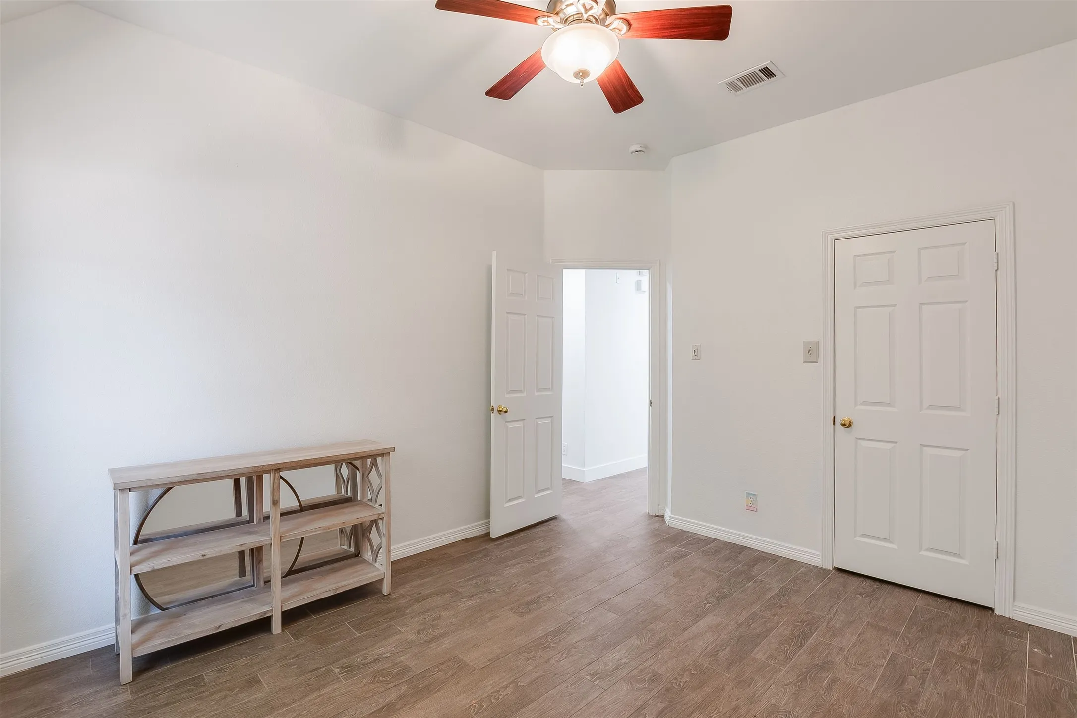 Single Family Residence For Sale in Dallas County , 144 Hearthwood Drive, Coppell, Texas 75019, 3 Bedroom, 2 Bathroom, 2 Garage spaces, 2,426 Sqft, built in 1993, mls#21368649, Real Estate Agent in Coppell, Homes For Sale in Dallas county, Homes For Sale in Coppell, Realtor in Coppell Texas, Real Estate Brokerage Independent Realty Texas, Luminita Cordes Realtor