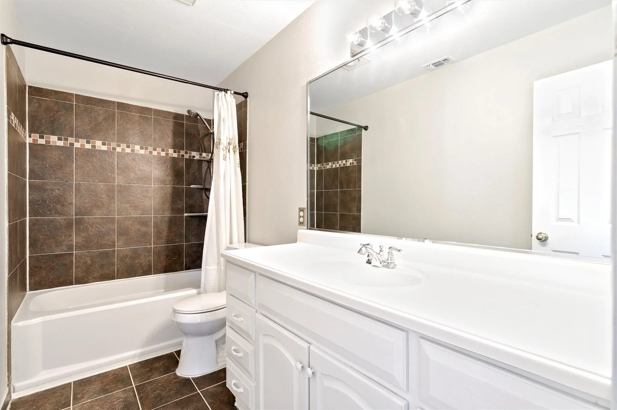 Single Family Residence For Rent in Collin County , 3803 Farmington Drive, Richardson, Texas 75082, 4 Bedroom, 4 Bathroom, 2 Garage spaces, 2,765 Sqft, built in 1997, mls#21369048, Real Estate Agent in Richardson, Homes For Rent in Collin county, Homes For Rent in Richardson, Realtor in Richardson Texas, Real Estate Brokerage Independent Realty Texas, Luminita Cordes Realtor