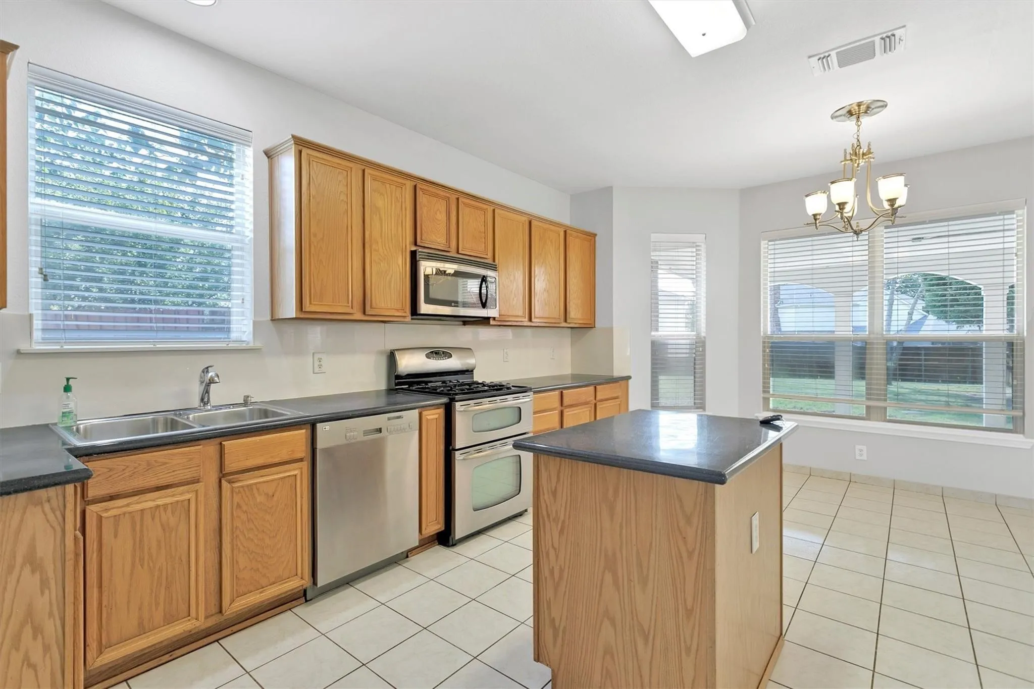 Single Family Residence For Rent in Collin County , 3803 Farmington Drive, Richardson, Texas 75082, 4 Bedroom, 4 Bathroom, 2 Garage spaces, 2,765 Sqft, built in 1997, mls#21369048, Real Estate Agent in Richardson, Homes For Rent in Collin county, Homes For Rent in Richardson, Realtor in Richardson Texas, Real Estate Brokerage Independent Realty Texas, Luminita Cordes Realtor