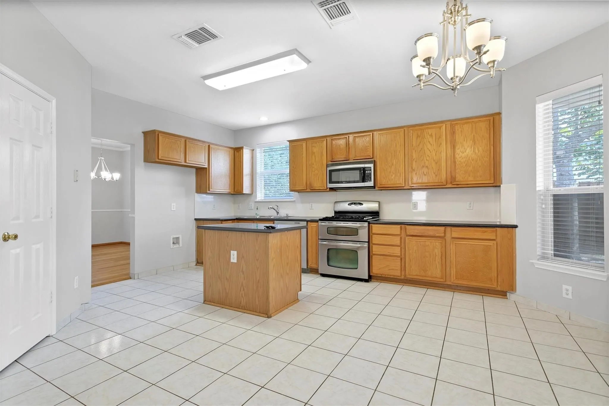 Single Family Residence For Rent in Collin County , 3803 Farmington Drive, Richardson, Texas 75082, 4 Bedroom, 4 Bathroom, 2 Garage spaces, 2,765 Sqft, built in 1997, mls#21369048, Real Estate Agent in Richardson, Homes For Rent in Collin county, Homes For Rent in Richardson, Realtor in Richardson Texas, Real Estate Brokerage Independent Realty Texas, Luminita Cordes Realtor