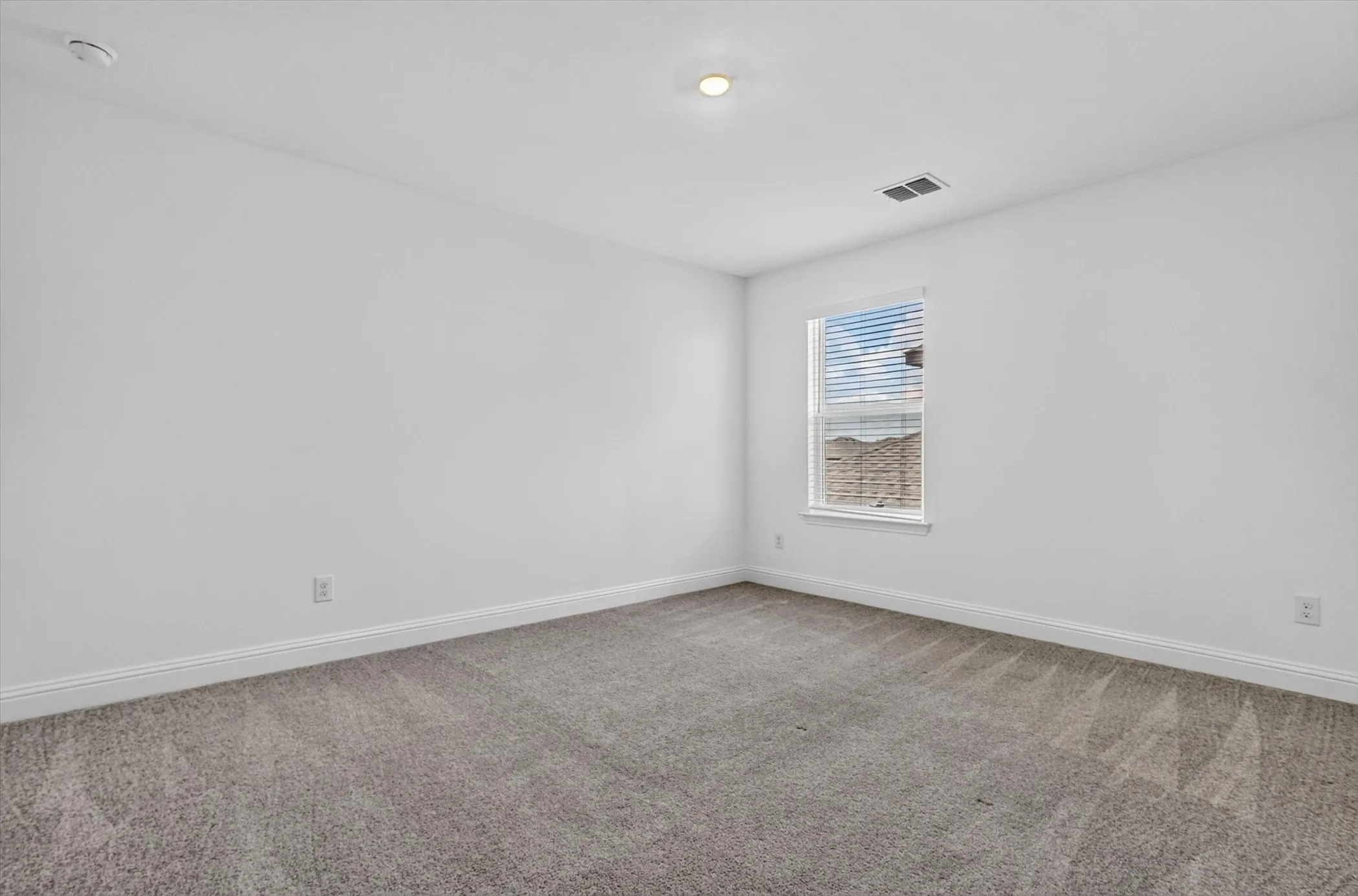 Single Family Residence For Rent in Denton County , 1301 Espada Street, Fort Worth, Texas 76052, 5 Bedroom, 3 Bathroom, 2 Garage spaces, 2,870 Sqft, built in 2024, mls#21369369, Real Estate Agent in Fort Worth, Homes For Rent in Denton county, Homes For Rent in Fort Worth, Realtor in Fort Worth Texas, Real Estate Brokerage Independent Realty Texas, Luminita Cordes Realtor