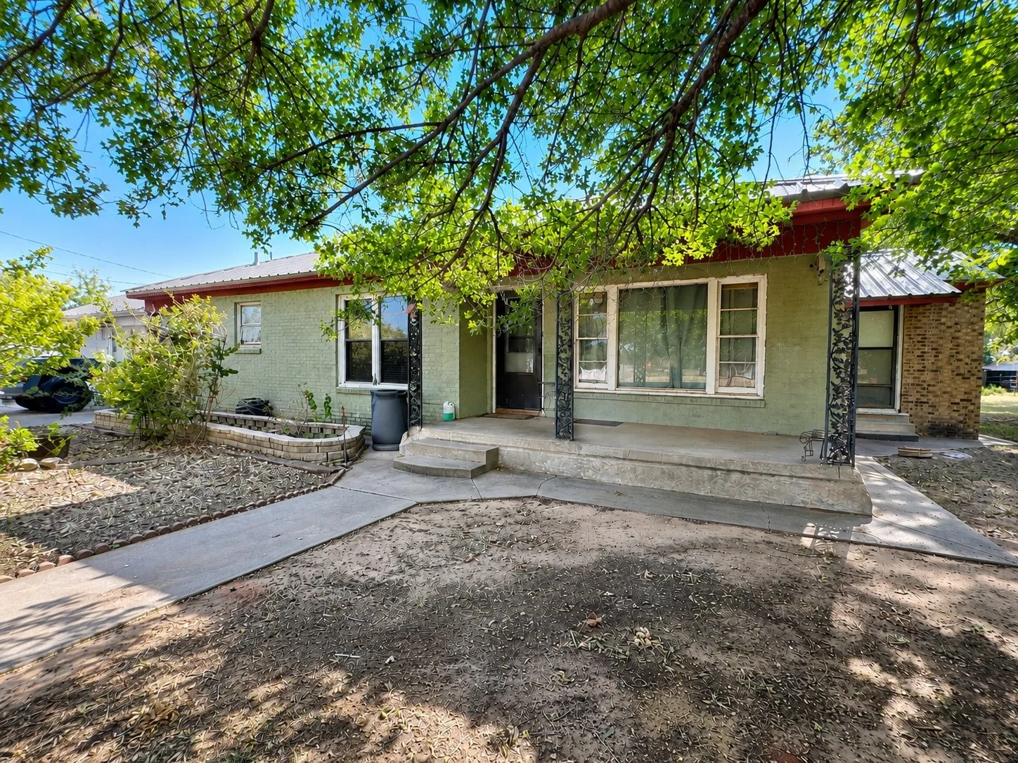 Single Family Residence For Sale in Haskell County , 1 Avenue K E, Haskell, Texas 79521, 3 Bedroom, 2 Bathroom, 2 Garage spaces, 1,715 Sqft, built in 1950, mls#21363378, Real Estate Agent in Haskell, Homes For Sale in Haskell county, Homes For Sale in Haskell, Realtor in Haskell Texas, Real Estate Brokerage Independent Realty Texas, Luminita Cordes Realtor