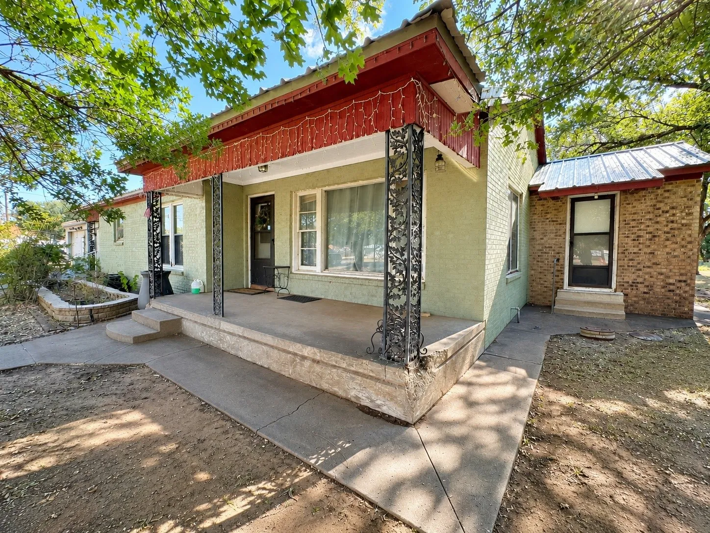 Single Family Residence For Sale in Haskell County , 1 Avenue K E, Haskell, Texas 79521, 3 Bedroom, 2 Bathroom, 2 Garage spaces, 1,715 Sqft, built in 1950, mls#21363378, Real Estate Agent in Haskell, Homes For Sale in Haskell county, Homes For Sale in Haskell, Realtor in Haskell Texas, Real Estate Brokerage Independent Realty Texas, Luminita Cordes Realtor