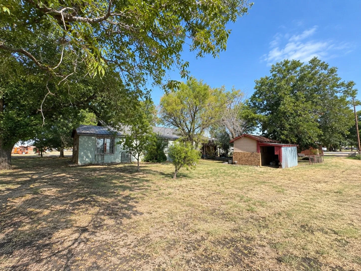 Single Family Residence For Sale in Haskell County , 1 Avenue K E, Haskell, Texas 79521, 3 Bedroom, 2 Bathroom, 2 Garage spaces, 1,715 Sqft, built in 1950, mls#21363378, Real Estate Agent in Haskell, Homes For Sale in Haskell county, Homes For Sale in Haskell, Realtor in Haskell Texas, Real Estate Brokerage Independent Realty Texas, Luminita Cordes Realtor