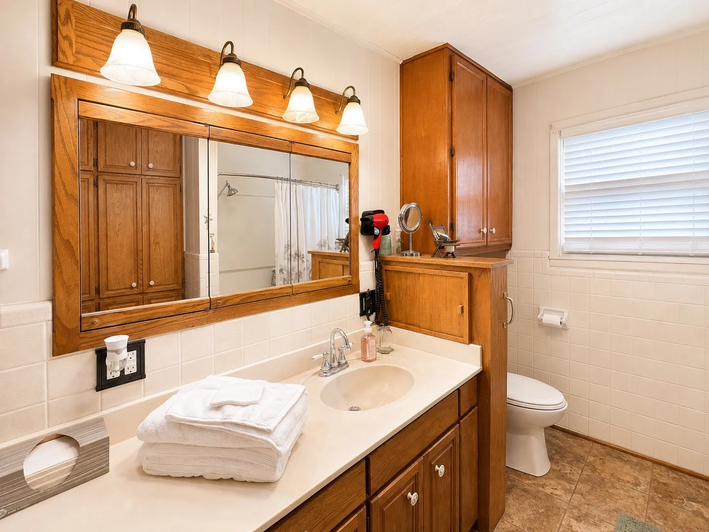 Single Family Residence For Sale in Haskell County , 1 Avenue K E, Haskell, Texas 79521, 3 Bedroom, 2 Bathroom, 2 Garage spaces, 1,715 Sqft, built in 1950, mls#21363378, Real Estate Agent in Haskell, Homes For Sale in Haskell county, Homes For Sale in Haskell, Realtor in Haskell Texas, Real Estate Brokerage Independent Realty Texas, Luminita Cordes Realtor