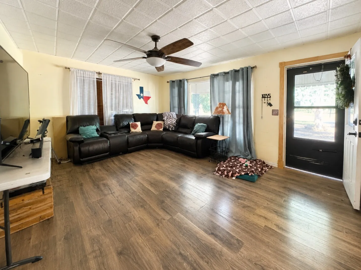 Single Family Residence For Sale in Haskell County , 1 Avenue K E, Haskell, Texas 79521, 3 Bedroom, 2 Bathroom, 2 Garage spaces, 1,715 Sqft, built in 1950, mls#21363378, Real Estate Agent in Haskell, Homes For Sale in Haskell county, Homes For Sale in Haskell, Realtor in Haskell Texas, Real Estate Brokerage Independent Realty Texas, Luminita Cordes Realtor