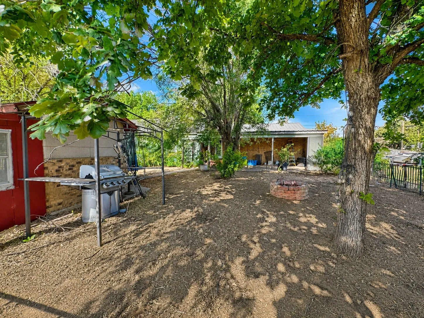 Single Family Residence For Sale in Haskell County , 1 Avenue K E, Haskell, Texas 79521, 3 Bedroom, 2 Bathroom, 2 Garage spaces, 1,715 Sqft, built in 1950, mls#21363378, Real Estate Agent in Haskell, Homes For Sale in Haskell county, Homes For Sale in Haskell, Realtor in Haskell Texas, Real Estate Brokerage Independent Realty Texas, Luminita Cordes Realtor