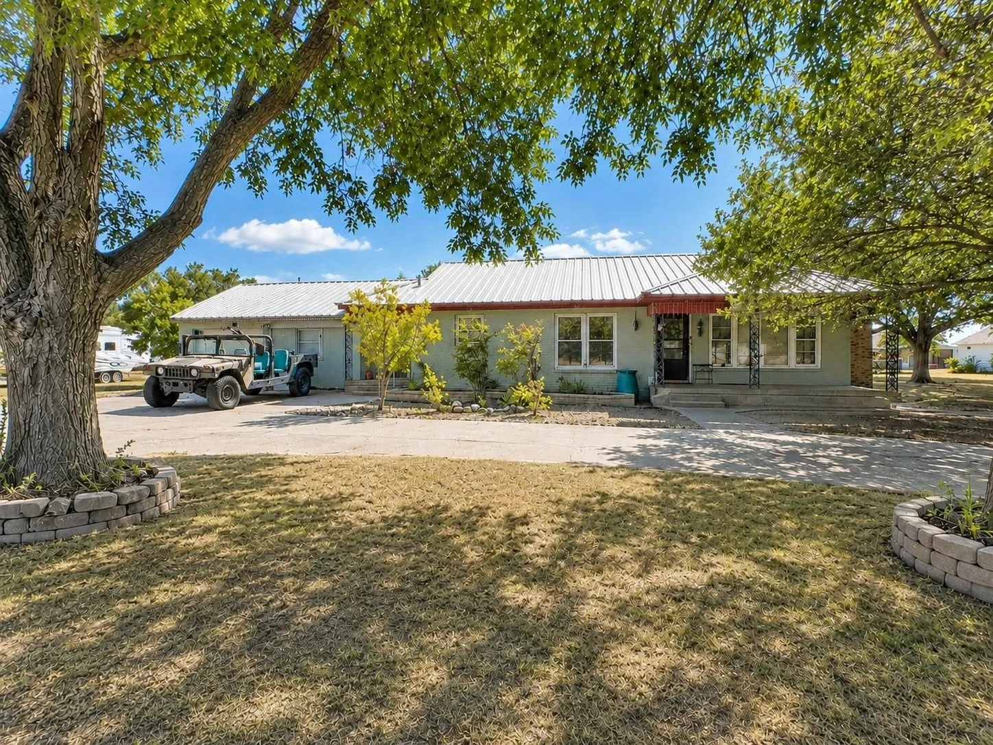Single Family Residence For Sale in Haskell County , 1 Avenue K E, Haskell, Texas 79521, 3 Bedroom, 2 Bathroom, 2 Garage spaces, 1,715 Sqft, built in 1950, mls#21363378, Real Estate Agent in Haskell, Homes For Sale in Haskell county, Homes For Sale in Haskell, Realtor in Haskell Texas, Real Estate Brokerage Independent Realty Texas, Luminita Cordes Realtor