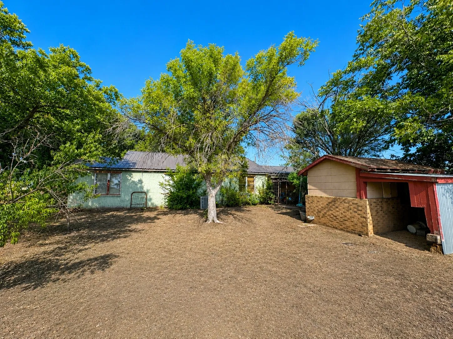 Single Family Residence For Sale in Haskell County , 1 Avenue K E, Haskell, Texas 79521, 3 Bedroom, 2 Bathroom, 2 Garage spaces, 1,715 Sqft, built in 1950, mls#21363378, Real Estate Agent in Haskell, Homes For Sale in Haskell county, Homes For Sale in Haskell, Realtor in Haskell Texas, Real Estate Brokerage Independent Realty Texas, Luminita Cordes Realtor