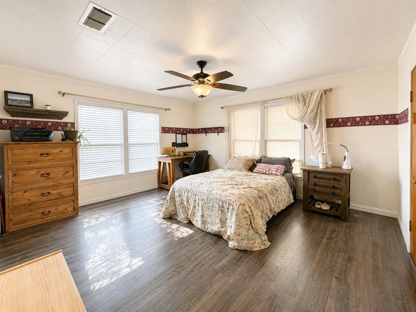 Single Family Residence For Sale in Haskell County , 1 Avenue K E, Haskell, Texas 79521, 3 Bedroom, 2 Bathroom, 2 Garage spaces, 1,715 Sqft, built in 1950, mls#21363378, Real Estate Agent in Haskell, Homes For Sale in Haskell county, Homes For Sale in Haskell, Realtor in Haskell Texas, Real Estate Brokerage Independent Realty Texas, Luminita Cordes Realtor