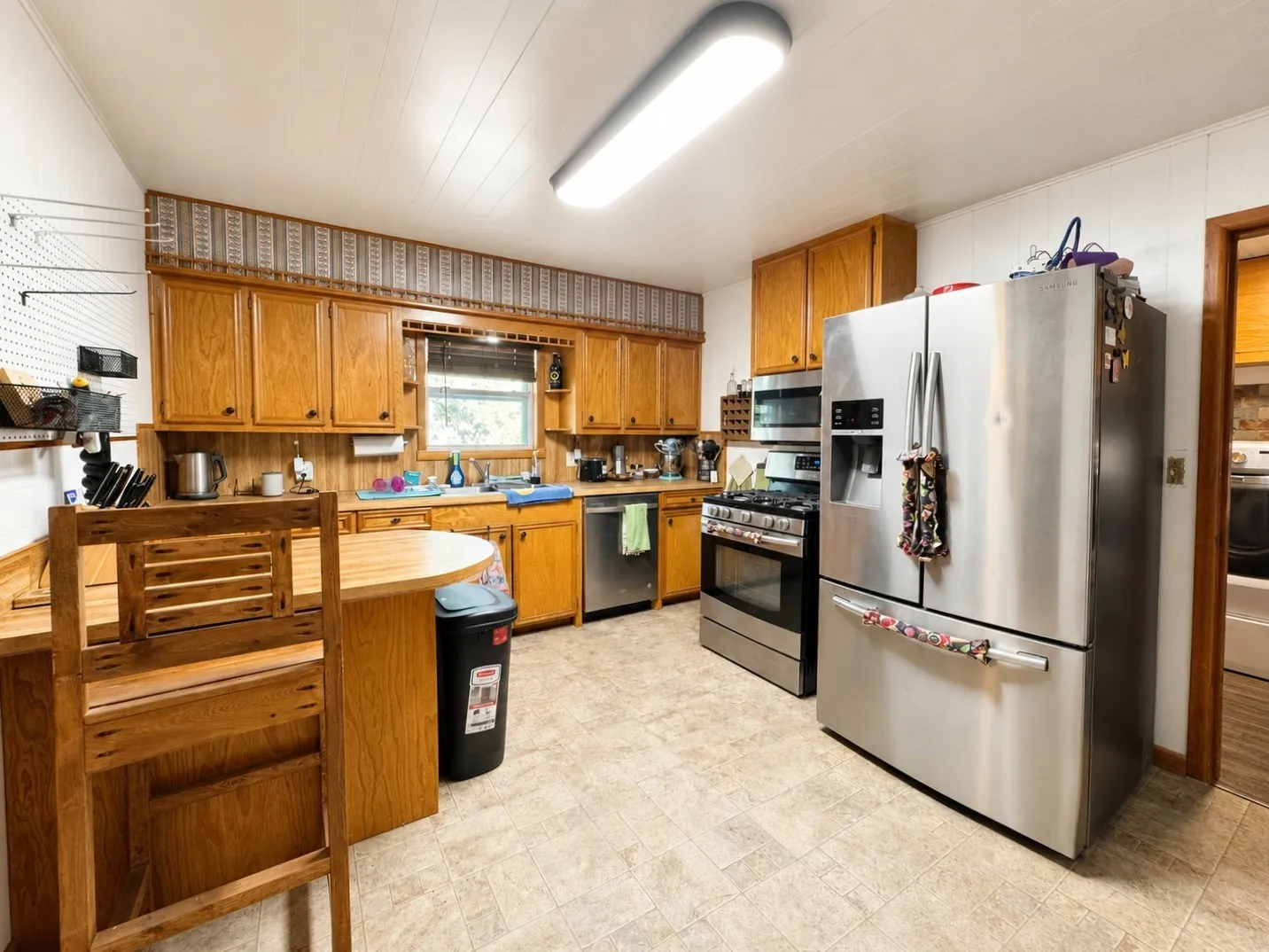 Single Family Residence For Sale in Haskell County , 1 Avenue K E, Haskell, Texas 79521, 3 Bedroom, 2 Bathroom, 2 Garage spaces, 1,715 Sqft, built in 1950, mls#21363378, Real Estate Agent in Haskell, Homes For Sale in Haskell county, Homes For Sale in Haskell, Realtor in Haskell Texas, Real Estate Brokerage Independent Realty Texas, Luminita Cordes Realtor