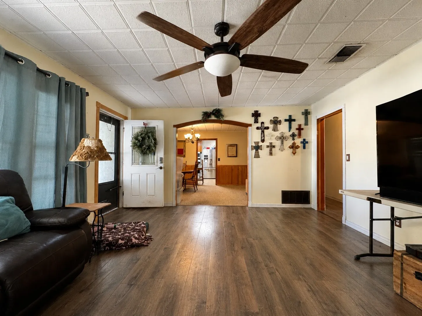 Single Family Residence For Sale in Haskell County , 1 Avenue K E, Haskell, Texas 79521, 3 Bedroom, 2 Bathroom, 2 Garage spaces, 1,715 Sqft, built in 1950, mls#21363378, Real Estate Agent in Haskell, Homes For Sale in Haskell county, Homes For Sale in Haskell, Realtor in Haskell Texas, Real Estate Brokerage Independent Realty Texas, Luminita Cordes Realtor