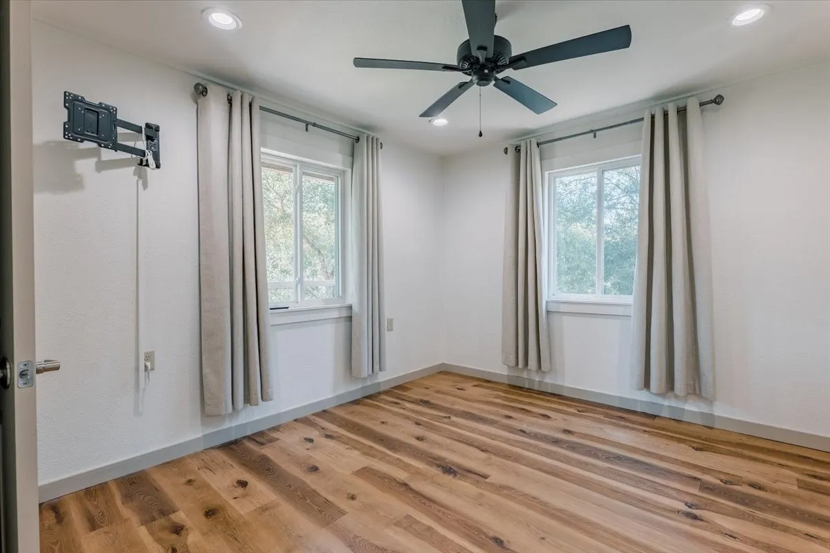 Secondary bedroom