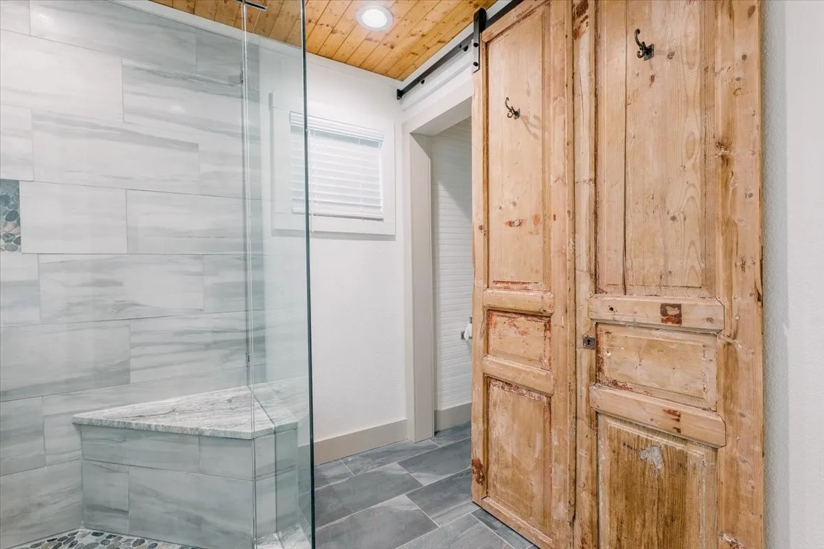 Additional view of primary bathroom