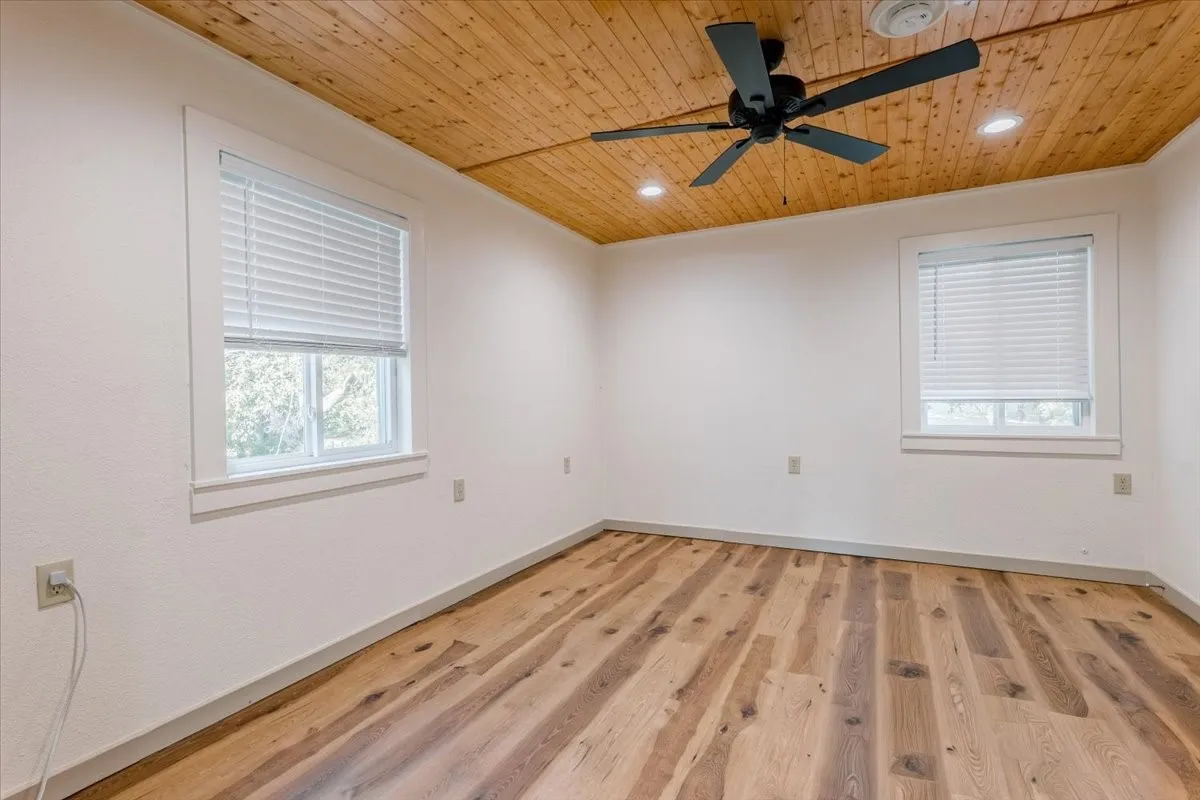 Secondary bedroom