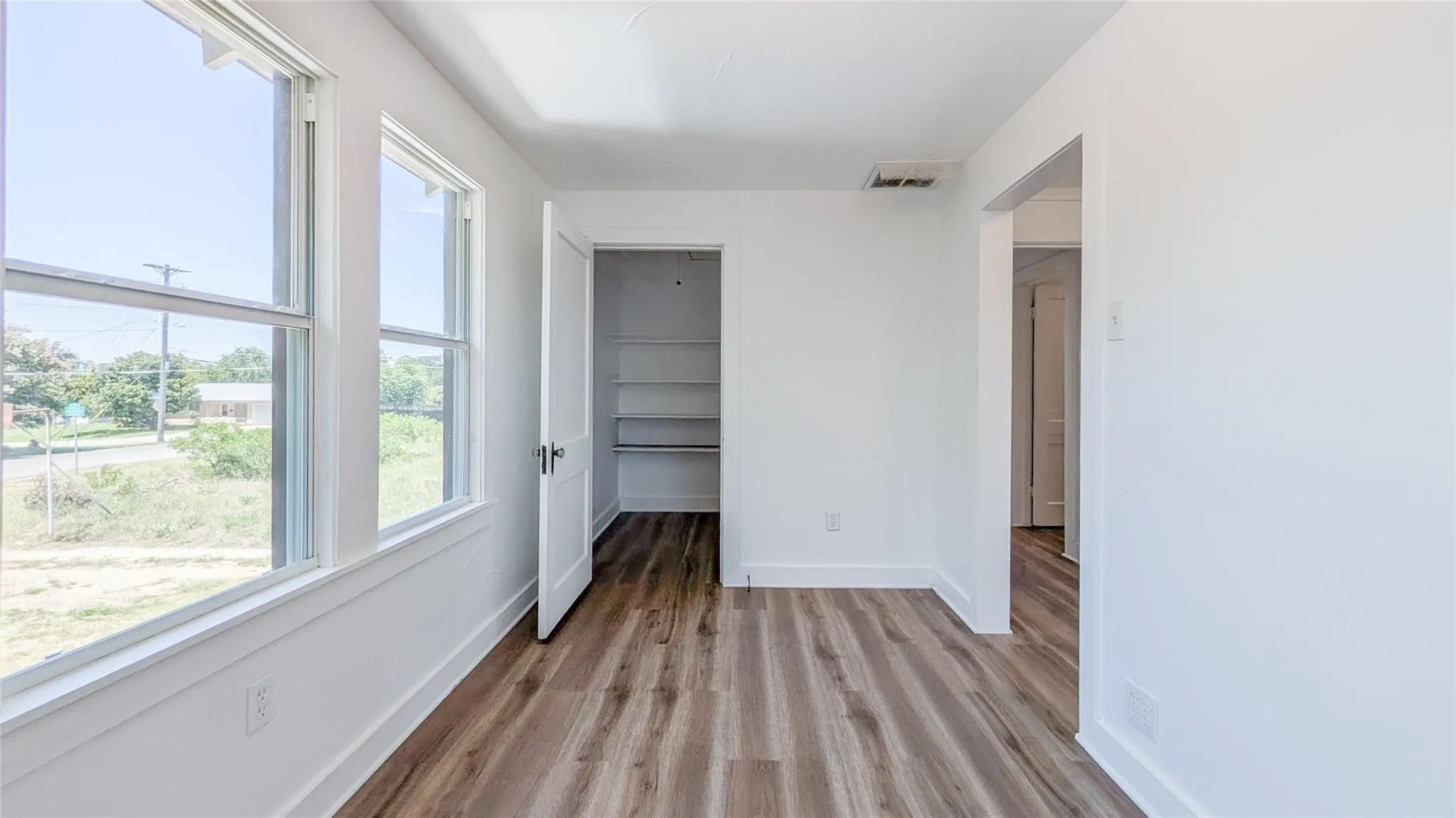 Apartment For Rent in Parker County , 501 E Sixth Street, Weatherford, Texas 76086, 2 Bedroom, 1 Bathroom, Garage spaces, 900 Sqft, built in 1970, mls#21369389, Real Estate Agent in Weatherford, Homes For Rent in Parker county, Homes For Rent in Weatherford, Realtor in Weatherford Texas, Real Estate Brokerage Independent Realty Texas, Luminita Cordes Realtor