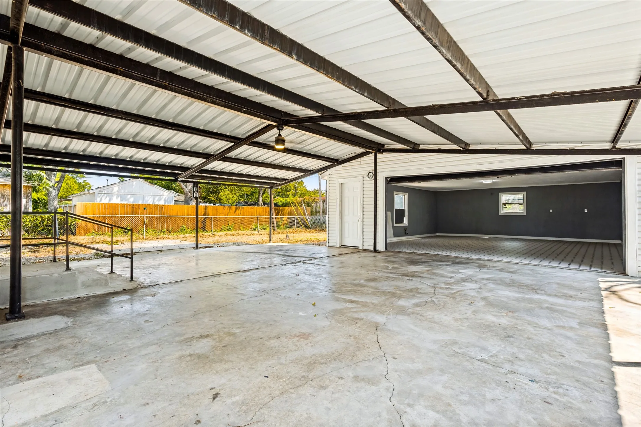 Single Family Residence For Sale in Dallas County , 8522 Del Monte Drive, Dallas, Texas 75217, 2 Bedroom, 1 Bathroom, 2 Garage spaces, 965 Sqft, built in 1950, mls#21369396, Real Estate Agent in Dallas, Homes For Sale in Dallas county, Homes For Sale in Dallas, Realtor in Dallas Texas, Real Estate Brokerage Independent Realty Texas, Luminita Cordes Realtor
