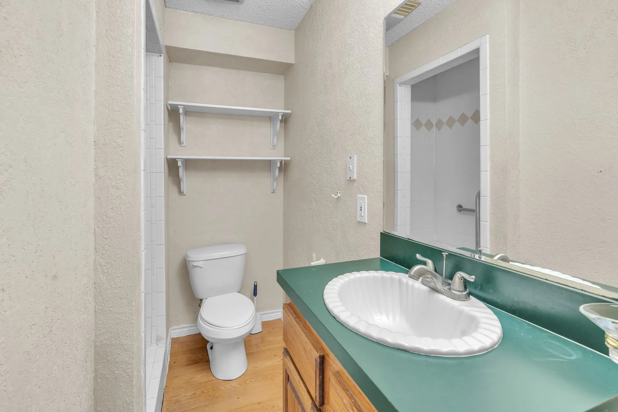 Single Family Residence For Sale in Tarrant County , 1232 Valley Vista Drive, Grapevine, Texas 76051, 3 Bedroom, 2 Bathroom, Garage spaces, 1,346 Sqft, built in 1957, mls#21367421, Real Estate Agent in Grapevine, Homes For Sale in Tarrant county, Homes For Sale in Grapevine, Realtor in Grapevine Texas, Real Estate Brokerage Independent Realty Texas, Luminita Cordes Realtor