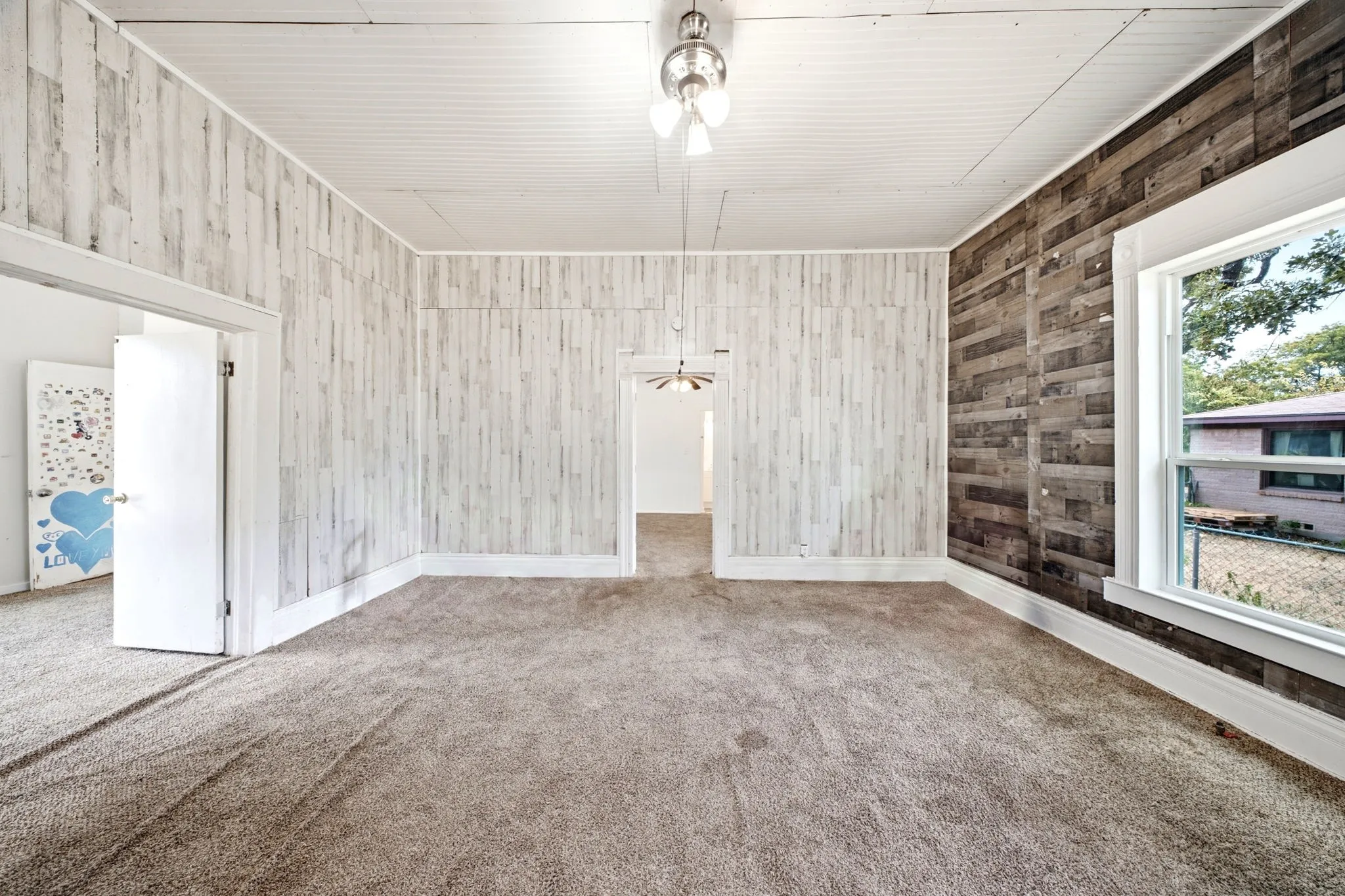 Single Family Residence For Sale in Grayson County , 214 E Woodland Street, Collinsville, Texas 76233, 2 Bedroom, 1 Bathroom, 1 Garage spaces, 924 Sqft, built in 1920, mls#21367676, Real Estate Agent in Collinsville, Homes For Sale in Grayson county, Homes For Sale in Collinsville, Realtor in Collinsville Texas, Real Estate Brokerage Independent Realty Texas, Luminita Cordes Realtor
