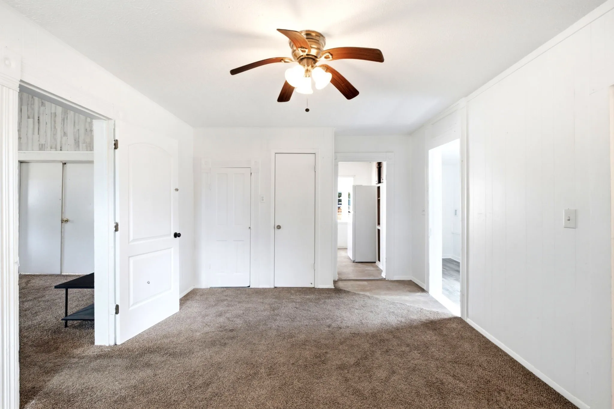 Single Family Residence For Sale in Grayson County , 214 E Woodland Street, Collinsville, Texas 76233, 2 Bedroom, 1 Bathroom, 1 Garage spaces, 924 Sqft, built in 1920, mls#21367676, Real Estate Agent in Collinsville, Homes For Sale in Grayson county, Homes For Sale in Collinsville, Realtor in Collinsville Texas, Real Estate Brokerage Independent Realty Texas, Luminita Cordes Realtor