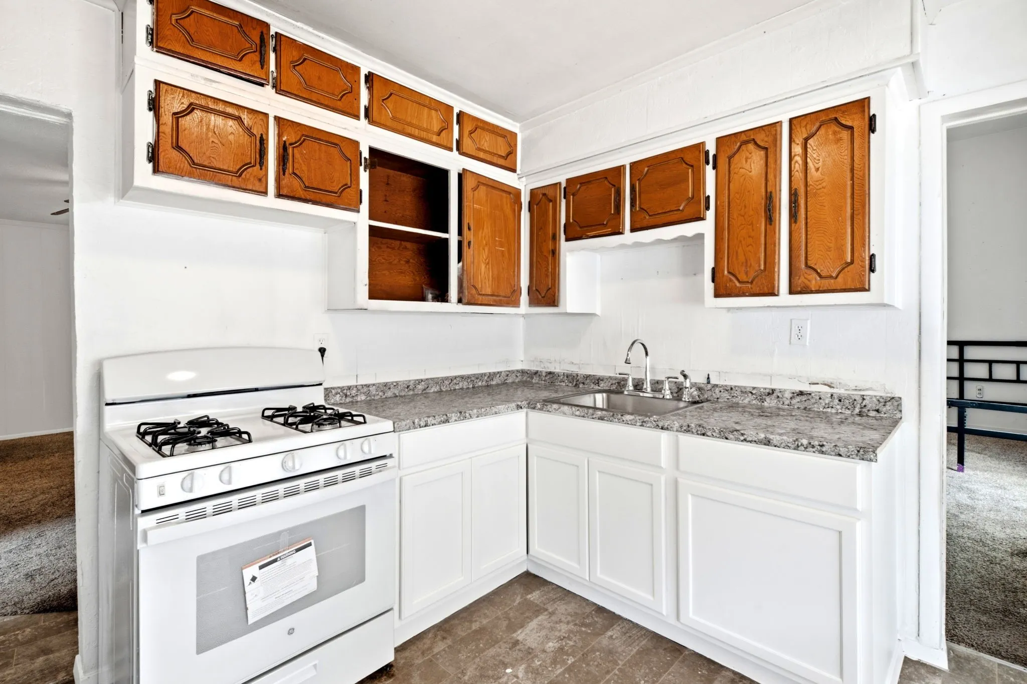 Single Family Residence For Sale in Grayson County , 214 E Woodland Street, Collinsville, Texas 76233, 2 Bedroom, 1 Bathroom, 1 Garage spaces, 924 Sqft, built in 1920, mls#21367676, Real Estate Agent in Collinsville, Homes For Sale in Grayson county, Homes For Sale in Collinsville, Realtor in Collinsville Texas, Real Estate Brokerage Independent Realty Texas, Luminita Cordes Realtor