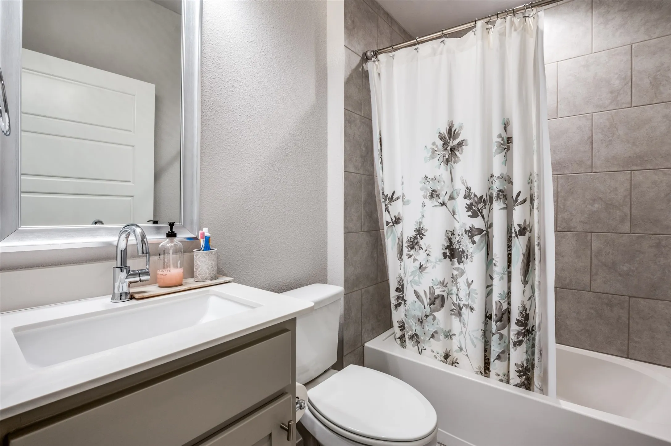 Single Family Residence For Sale in Denton County , 1130 Foxglove Lane, Prosper, Texas 75078, 2 Bedroom, 2 Bathroom, 2 Garage spaces, 1,301 Sqft, built in 2019, mls#21369414, Real Estate Agent in Prosper, Homes For Sale in Denton county, Homes For Sale in Prosper, Realtor in Prosper Texas, Real Estate Brokerage Independent Realty Texas, Luminita Cordes Realtor