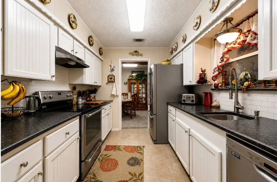 Single Family Residence For Sale in Kaufman County , 1022 Robin Road, Oak Ridge, Texas 75161, 4 Bedroom, 2 Bathroom, Garage spaces, 2,030 Sqft, built in 1974, mls#21367749, Real Estate Agent in Oak Ridge, Homes For Sale in Kaufman county, Homes For Sale in Oak Ridge, Realtor in Oak Ridge Texas, Real Estate Brokerage Independent Realty Texas, Luminita Cordes Realtor