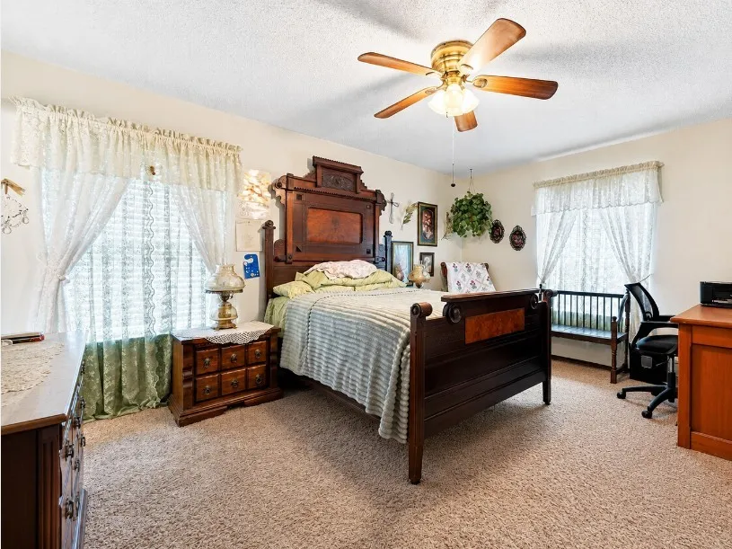 Single Family Residence For Sale in Kaufman County , 1022 Robin Road, Oak Ridge, Texas 75161, 4 Bedroom, 2 Bathroom, Garage spaces, 2,030 Sqft, built in 1974, mls#21367749, Real Estate Agent in Oak Ridge, Homes For Sale in Kaufman county, Homes For Sale in Oak Ridge, Realtor in Oak Ridge Texas, Real Estate Brokerage Independent Realty Texas, Luminita Cordes Realtor
