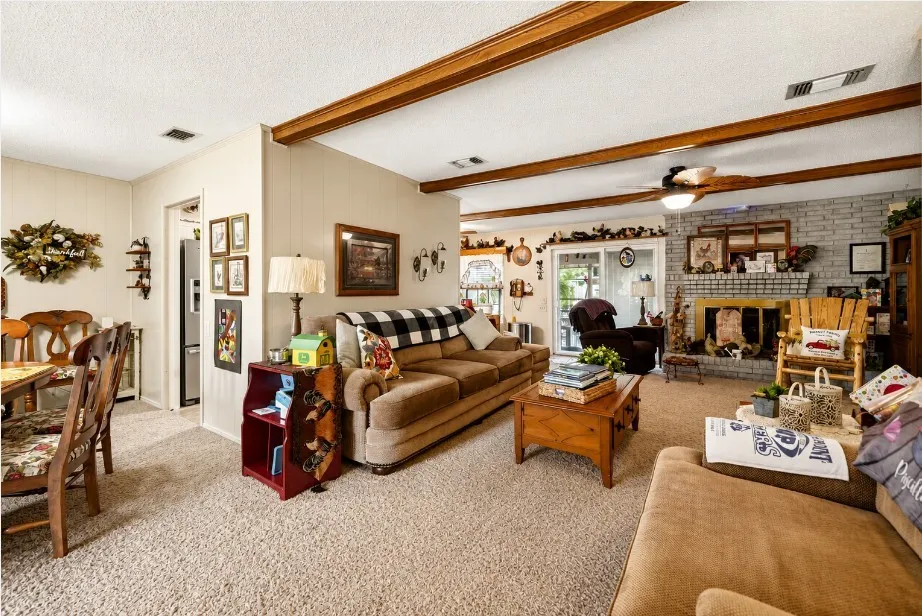 Single Family Residence For Sale in Kaufman County , 1022 Robin Road, Oak Ridge, Texas 75161, 4 Bedroom, 2 Bathroom, Garage spaces, 2,030 Sqft, built in 1974, mls#21367749, Real Estate Agent in Oak Ridge, Homes For Sale in Kaufman county, Homes For Sale in Oak Ridge, Realtor in Oak Ridge Texas, Real Estate Brokerage Independent Realty Texas, Luminita Cordes Realtor