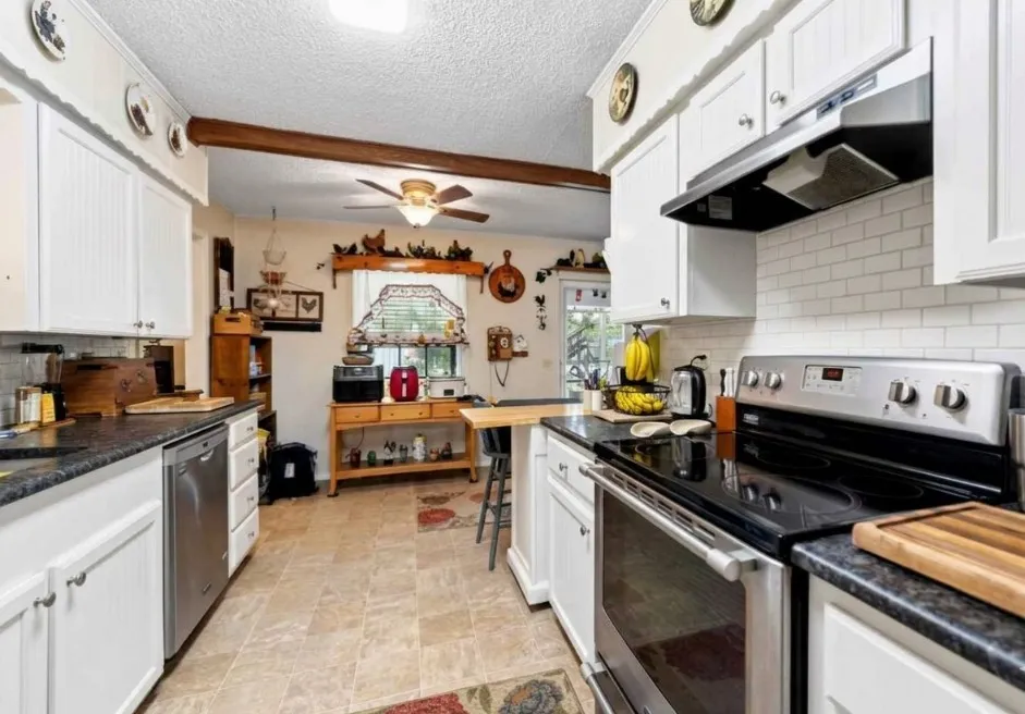 Single Family Residence For Sale in Kaufman County , 1022 Robin Road, Oak Ridge, Texas 75161, 4 Bedroom, 2 Bathroom, Garage spaces, 2,030 Sqft, built in 1974, mls#21367749, Real Estate Agent in Oak Ridge, Homes For Sale in Kaufman county, Homes For Sale in Oak Ridge, Realtor in Oak Ridge Texas, Real Estate Brokerage Independent Realty Texas, Luminita Cordes Realtor