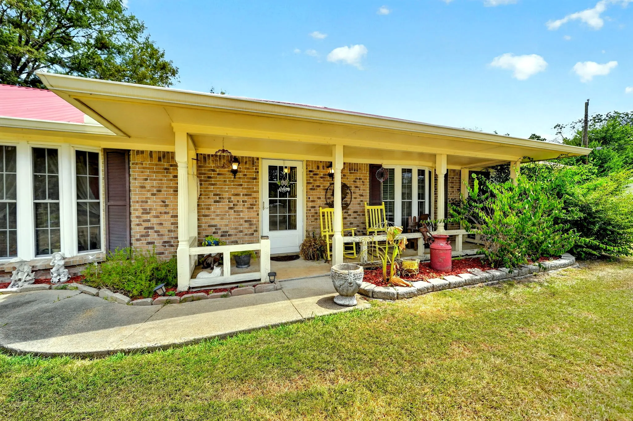 Single Family Residence For Sale in Kaufman County , 1022 Robin Road, Oak Ridge, Texas 75161, 4 Bedroom, 2 Bathroom, Garage spaces, 2,030 Sqft, built in 1974, mls#21367749, Real Estate Agent in Oak Ridge, Homes For Sale in Kaufman county, Homes For Sale in Oak Ridge, Realtor in Oak Ridge Texas, Real Estate Brokerage Independent Realty Texas, Luminita Cordes Realtor