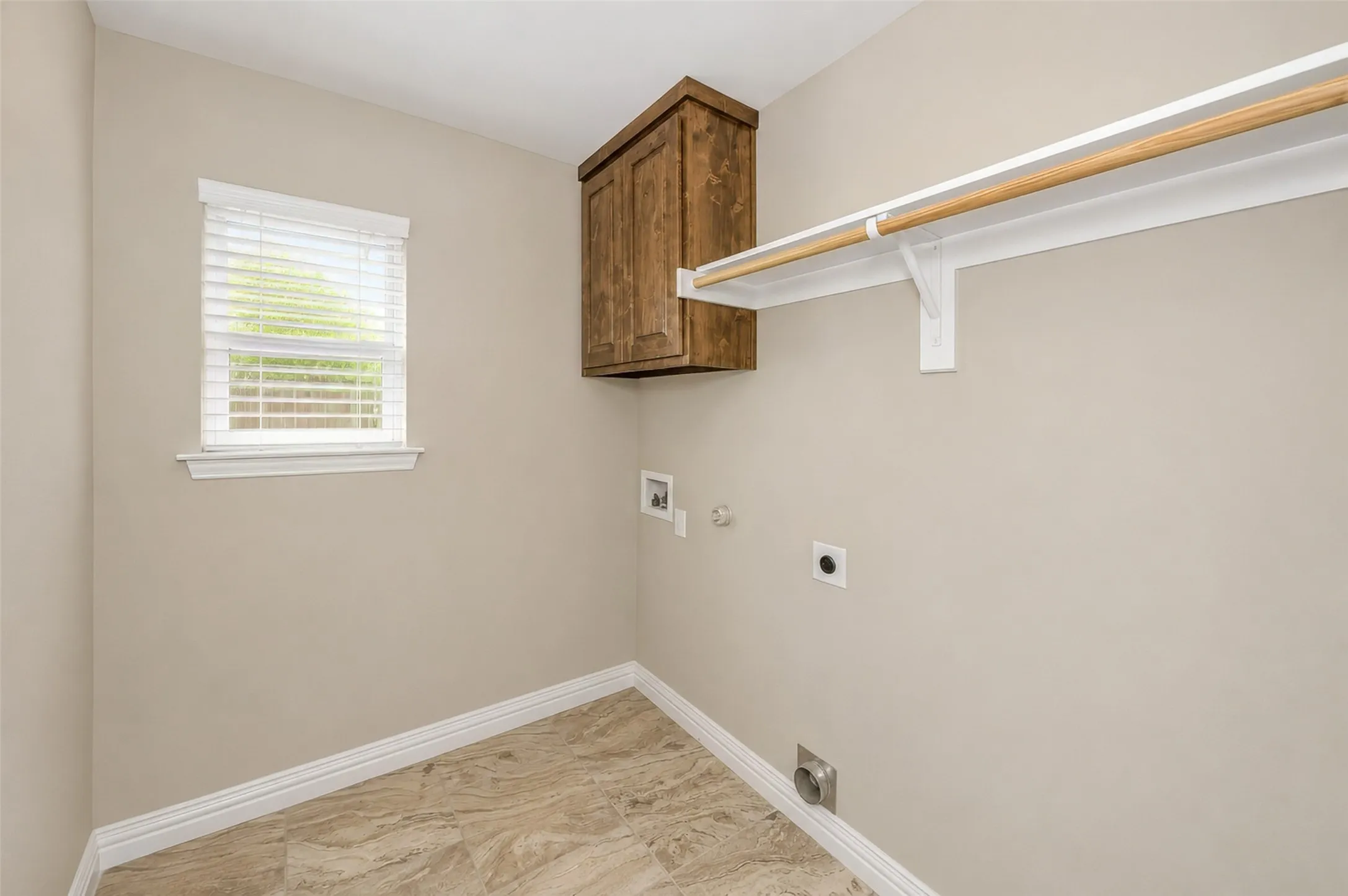 Single Family Residence For Sale in Parker County , 173 Whitetail Drive, Willow Park, Texas 76008, 4 Bedroom, 2 Bathroom, 2 Garage spaces, 2,053 Sqft, built in 2014, mls#21357682, Real Estate Agent in Willow Park, Homes For Sale in Parker county, Homes For Sale in Willow Park, Realtor in Willow Park Texas, Real Estate Brokerage Independent Realty Texas, Luminita Cordes Realtor