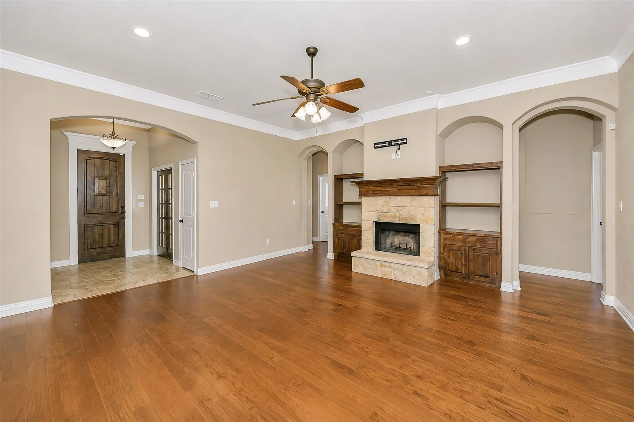 Single Family Residence For Sale in Parker County , 173 Whitetail Drive, Willow Park, Texas 76008, 4 Bedroom, 2 Bathroom, 2 Garage spaces, 2,053 Sqft, built in 2014, mls#21357682, Real Estate Agent in Willow Park, Homes For Sale in Parker county, Homes For Sale in Willow Park, Realtor in Willow Park Texas, Real Estate Brokerage Independent Realty Texas, Luminita Cordes Realtor