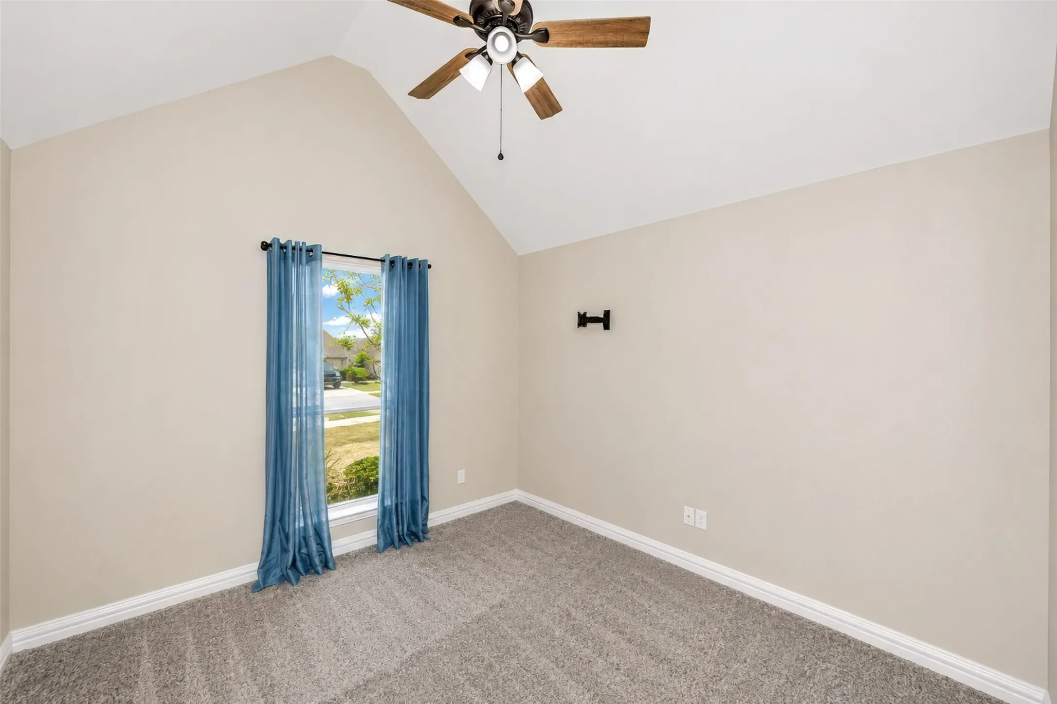 Single Family Residence For Sale in Parker County , 173 Whitetail Drive, Willow Park, Texas 76008, 4 Bedroom, 2 Bathroom, 2 Garage spaces, 2,053 Sqft, built in 2014, mls#21357682, Real Estate Agent in Willow Park, Homes For Sale in Parker county, Homes For Sale in Willow Park, Realtor in Willow Park Texas, Real Estate Brokerage Independent Realty Texas, Luminita Cordes Realtor