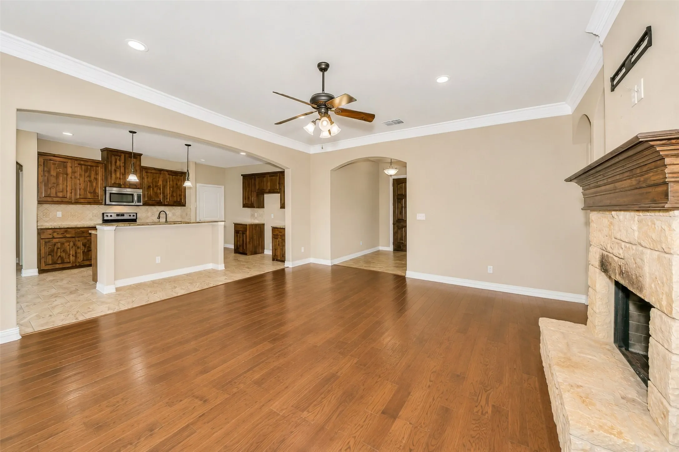 Single Family Residence For Sale in Parker County , 173 Whitetail Drive, Willow Park, Texas 76008, 4 Bedroom, 2 Bathroom, 2 Garage spaces, 2,053 Sqft, built in 2014, mls#21357682, Real Estate Agent in Willow Park, Homes For Sale in Parker county, Homes For Sale in Willow Park, Realtor in Willow Park Texas, Real Estate Brokerage Independent Realty Texas, Luminita Cordes Realtor