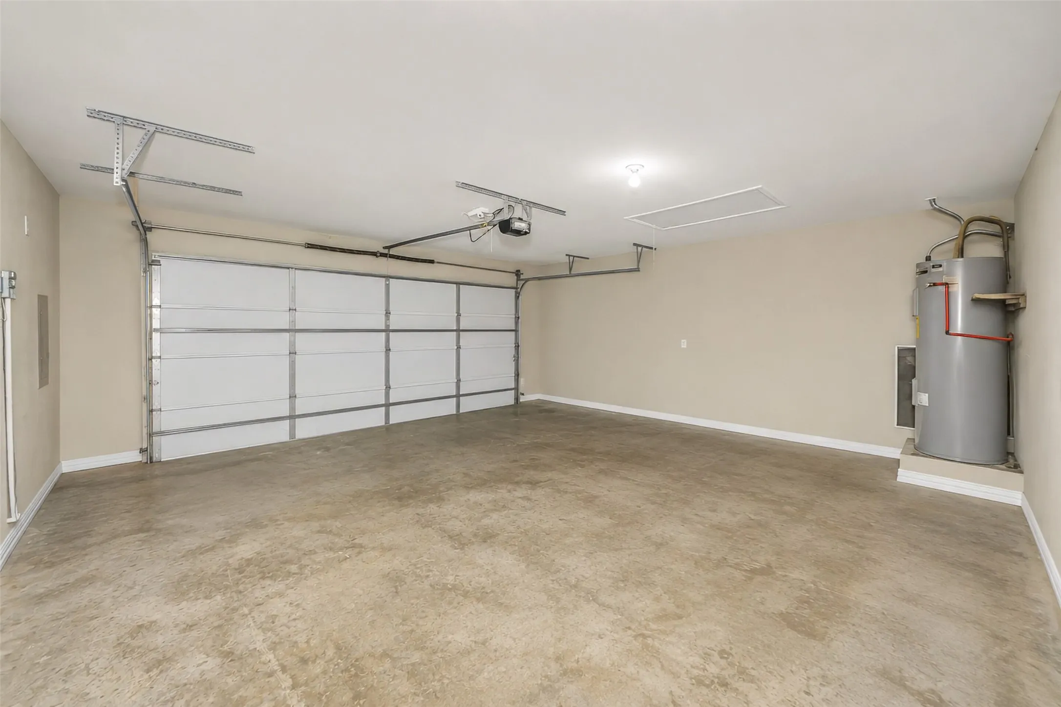 Single Family Residence For Sale in Parker County , 173 Whitetail Drive, Willow Park, Texas 76008, 4 Bedroom, 2 Bathroom, 2 Garage spaces, 2,053 Sqft, built in 2014, mls#21357682, Real Estate Agent in Willow Park, Homes For Sale in Parker county, Homes For Sale in Willow Park, Realtor in Willow Park Texas, Real Estate Brokerage Independent Realty Texas, Luminita Cordes Realtor