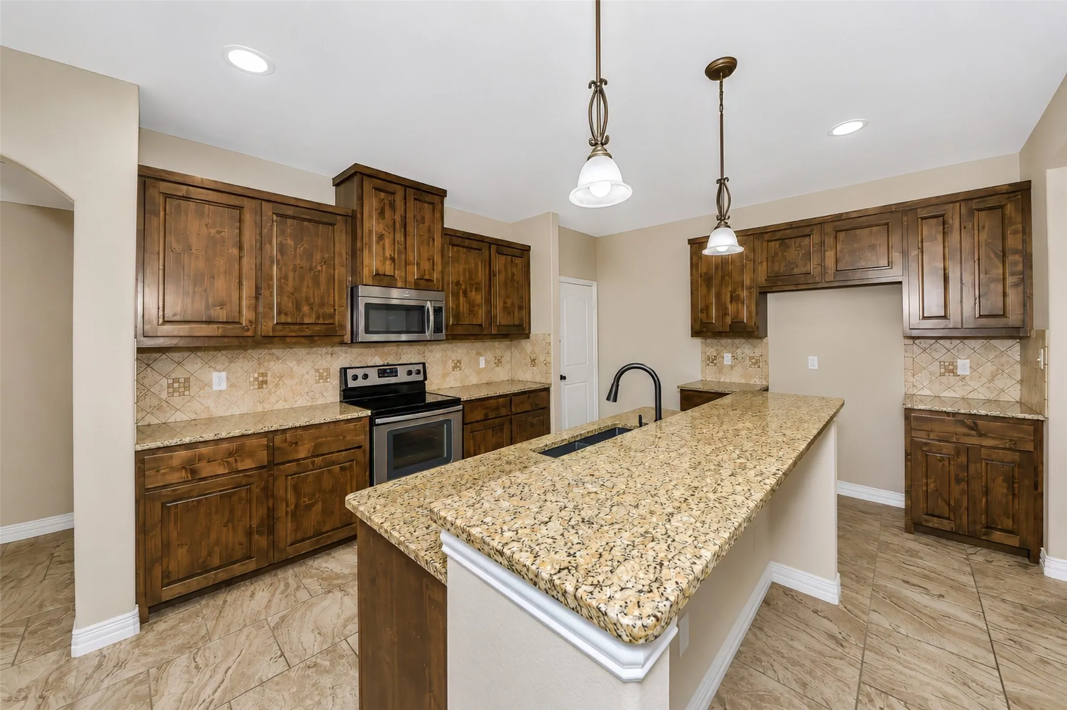 Single Family Residence For Sale in Parker County , 173 Whitetail Drive, Willow Park, Texas 76008, 4 Bedroom, 2 Bathroom, 2 Garage spaces, 2,053 Sqft, built in 2014, mls#21357682, Real Estate Agent in Willow Park, Homes For Sale in Parker county, Homes For Sale in Willow Park, Realtor in Willow Park Texas, Real Estate Brokerage Independent Realty Texas, Luminita Cordes Realtor