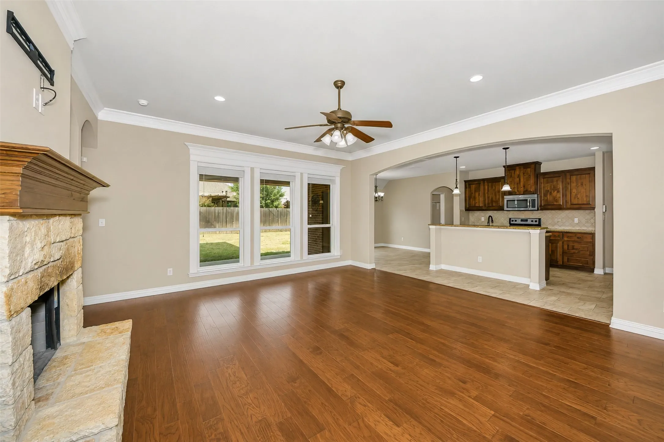 Single Family Residence For Sale in Parker County , 173 Whitetail Drive, Willow Park, Texas 76008, 4 Bedroom, 2 Bathroom, 2 Garage spaces, 2,053 Sqft, built in 2014, mls#21357682, Real Estate Agent in Willow Park, Homes For Sale in Parker county, Homes For Sale in Willow Park, Realtor in Willow Park Texas, Real Estate Brokerage Independent Realty Texas, Luminita Cordes Realtor