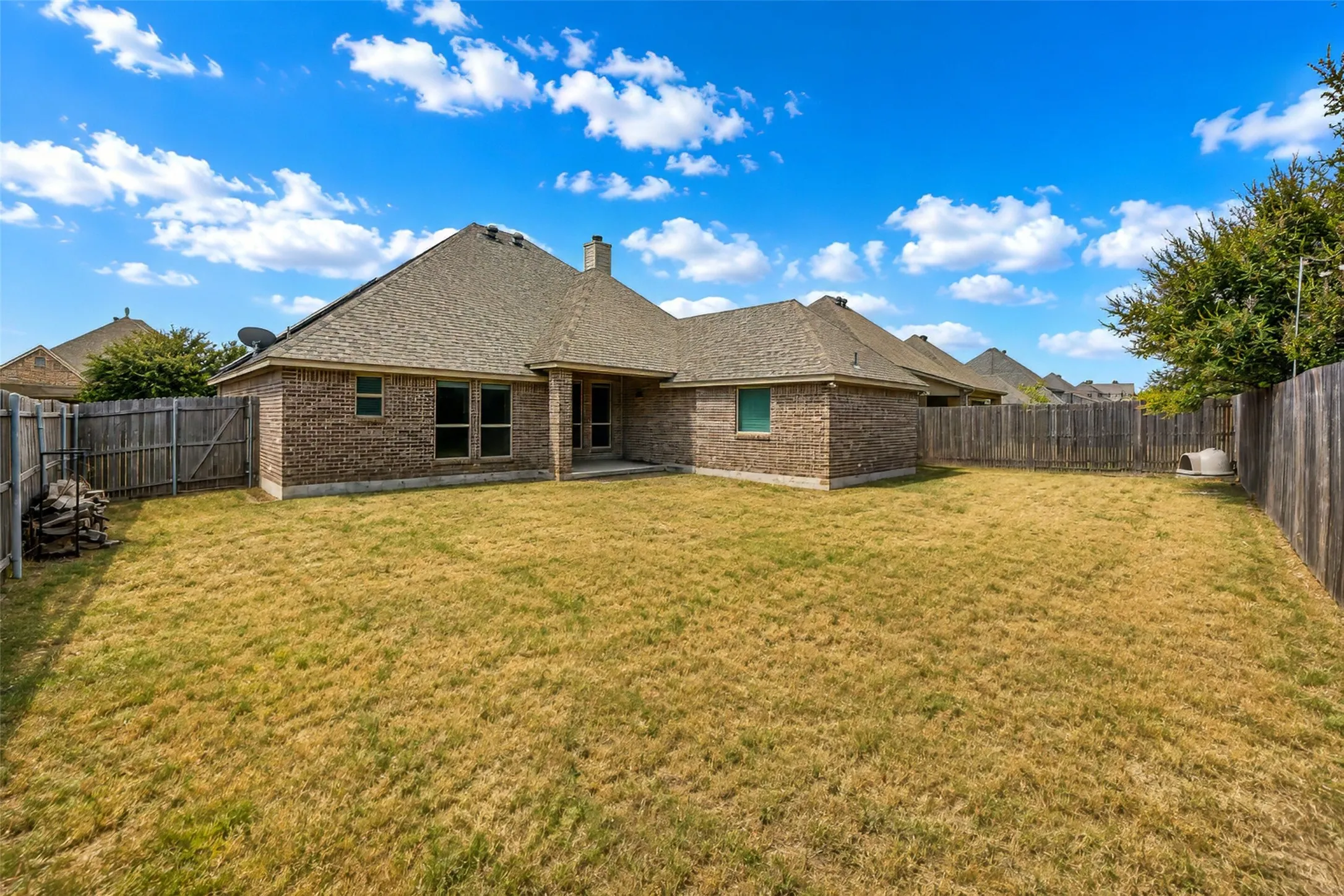 Single Family Residence For Sale in Parker County , 173 Whitetail Drive, Willow Park, Texas 76008, 4 Bedroom, 2 Bathroom, 2 Garage spaces, 2,053 Sqft, built in 2014, mls#21357682, Real Estate Agent in Willow Park, Homes For Sale in Parker county, Homes For Sale in Willow Park, Realtor in Willow Park Texas, Real Estate Brokerage Independent Realty Texas, Luminita Cordes Realtor
