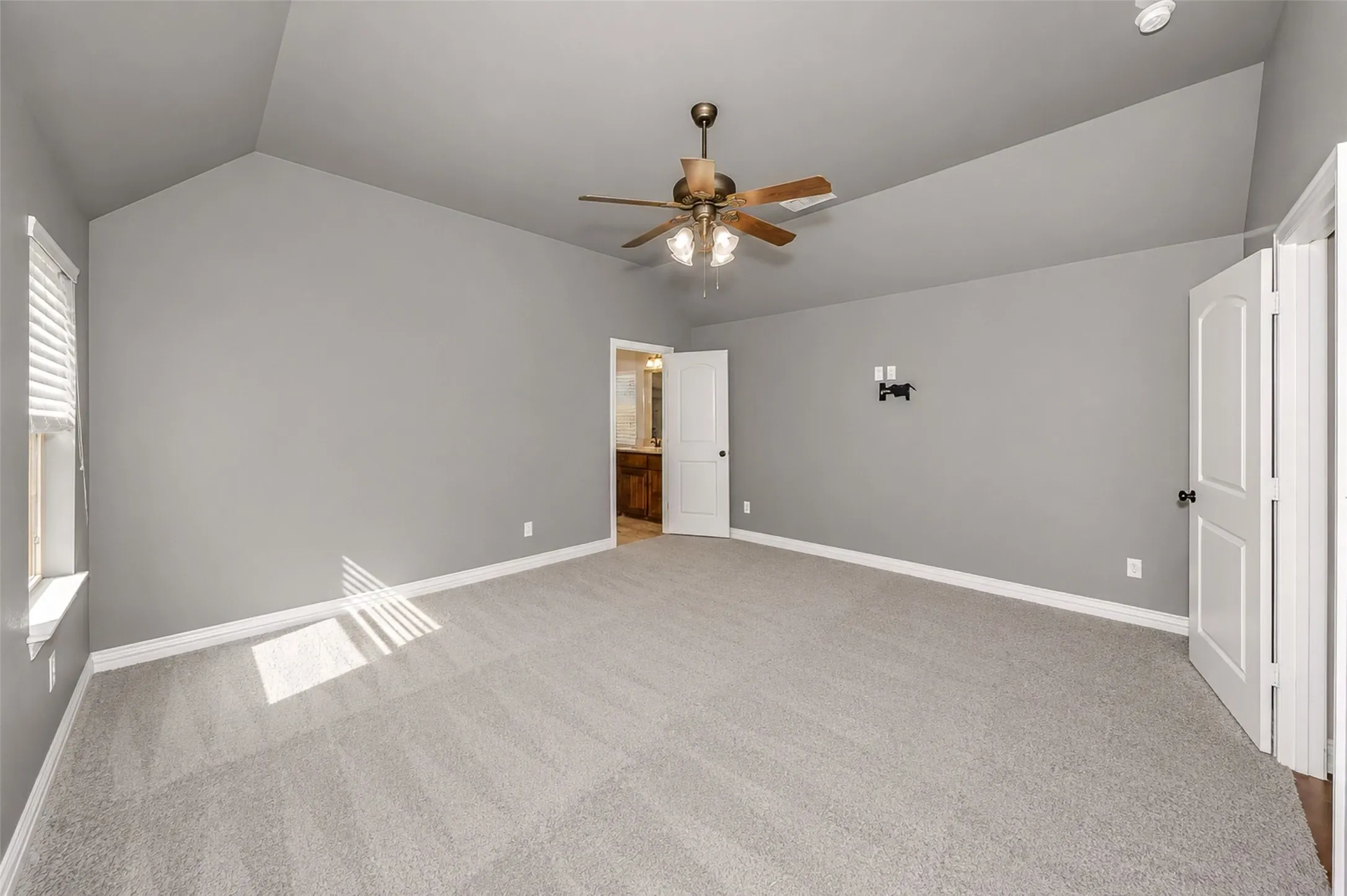 Single Family Residence For Sale in Parker County , 173 Whitetail Drive, Willow Park, Texas 76008, 4 Bedroom, 2 Bathroom, 2 Garage spaces, 2,053 Sqft, built in 2014, mls#21357682, Real Estate Agent in Willow Park, Homes For Sale in Parker county, Homes For Sale in Willow Park, Realtor in Willow Park Texas, Real Estate Brokerage Independent Realty Texas, Luminita Cordes Realtor