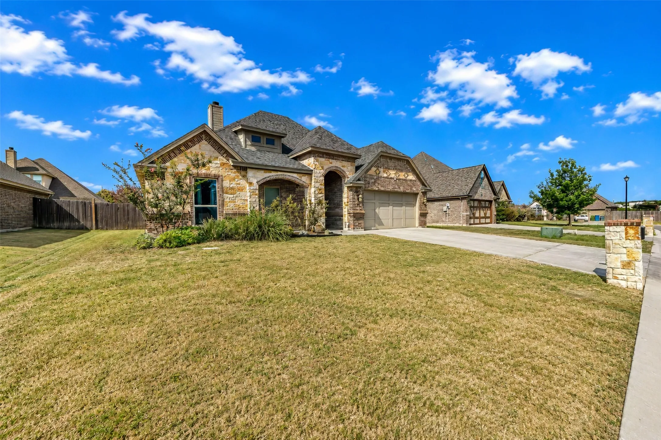 Single Family Residence For Sale in Parker County , 173 Whitetail Drive, Willow Park, Texas 76008, 4 Bedroom, 2 Bathroom, 2 Garage spaces, 2,053 Sqft, built in 2014, mls#21357682, Real Estate Agent in Willow Park, Homes For Sale in Parker county, Homes For Sale in Willow Park, Realtor in Willow Park Texas, Real Estate Brokerage Independent Realty Texas, Luminita Cordes Realtor
