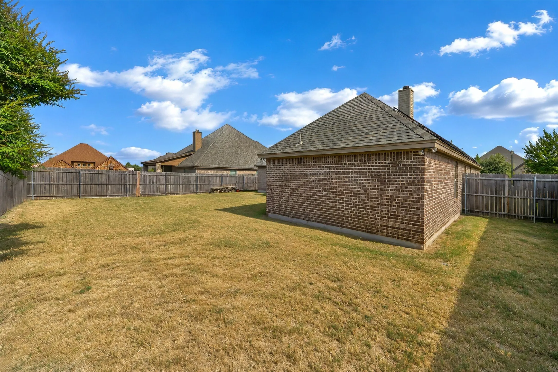 Single Family Residence For Sale in Parker County , 173 Whitetail Drive, Willow Park, Texas 76008, 4 Bedroom, 2 Bathroom, 2 Garage spaces, 2,053 Sqft, built in 2014, mls#21357682, Real Estate Agent in Willow Park, Homes For Sale in Parker county, Homes For Sale in Willow Park, Realtor in Willow Park Texas, Real Estate Brokerage Independent Realty Texas, Luminita Cordes Realtor