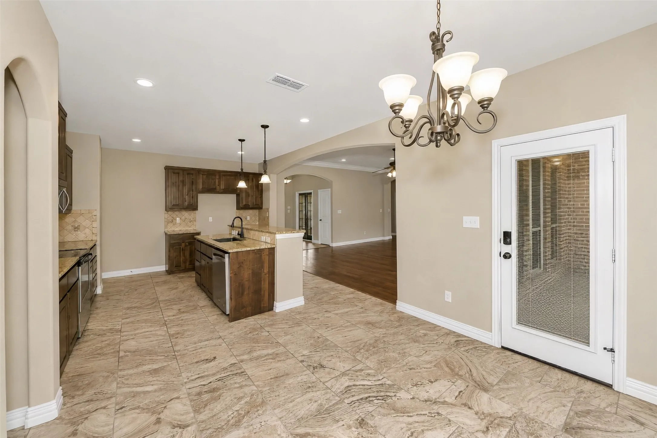 Single Family Residence For Sale in Parker County , 173 Whitetail Drive, Willow Park, Texas 76008, 4 Bedroom, 2 Bathroom, 2 Garage spaces, 2,053 Sqft, built in 2014, mls#21357682, Real Estate Agent in Willow Park, Homes For Sale in Parker county, Homes For Sale in Willow Park, Realtor in Willow Park Texas, Real Estate Brokerage Independent Realty Texas, Luminita Cordes Realtor